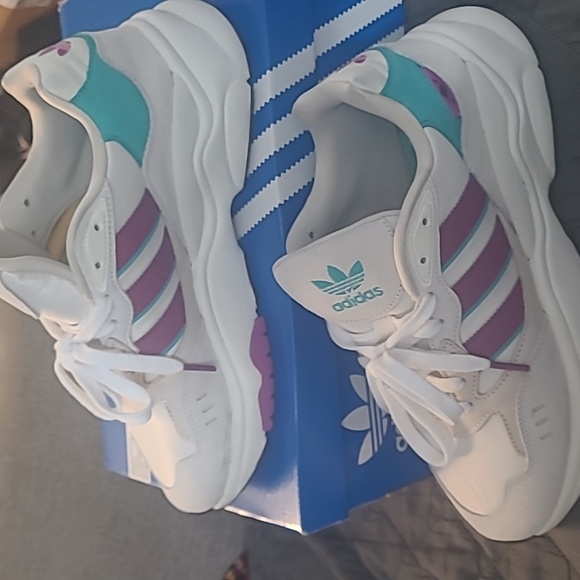 adidas Retropy F90 'Off White Sonic Fuchsia' HP8019 - Picture 5 of 8